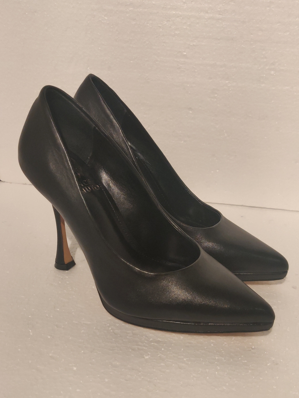 VINCE CAMUTO Classic Black Leather Pointed Toe High Heels